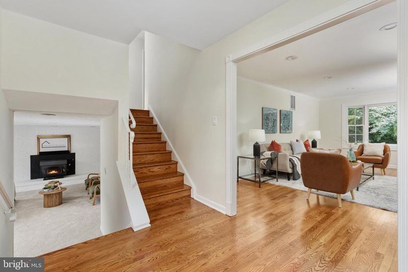 9927 Barnsbury Ct, Fairfax, VA 22031