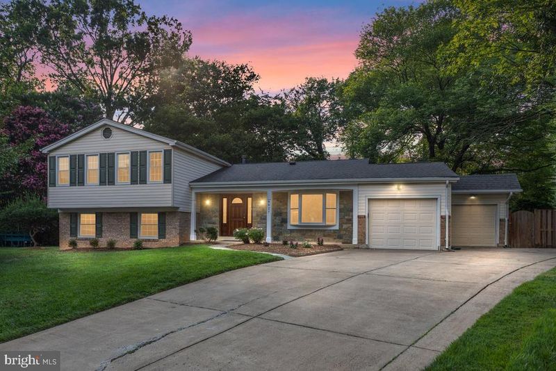 9927 Barnsbury Ct, Fairfax, VA 22031