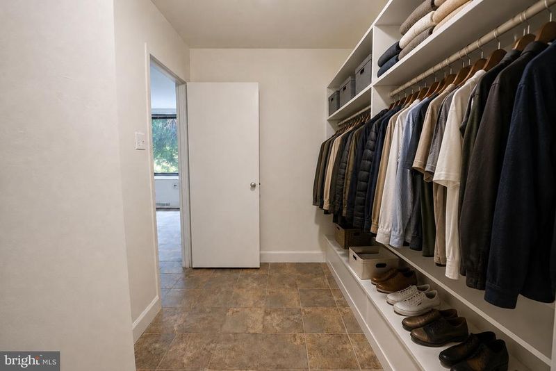 1111 Arlington Blvd #112, Arlington, VA 22209