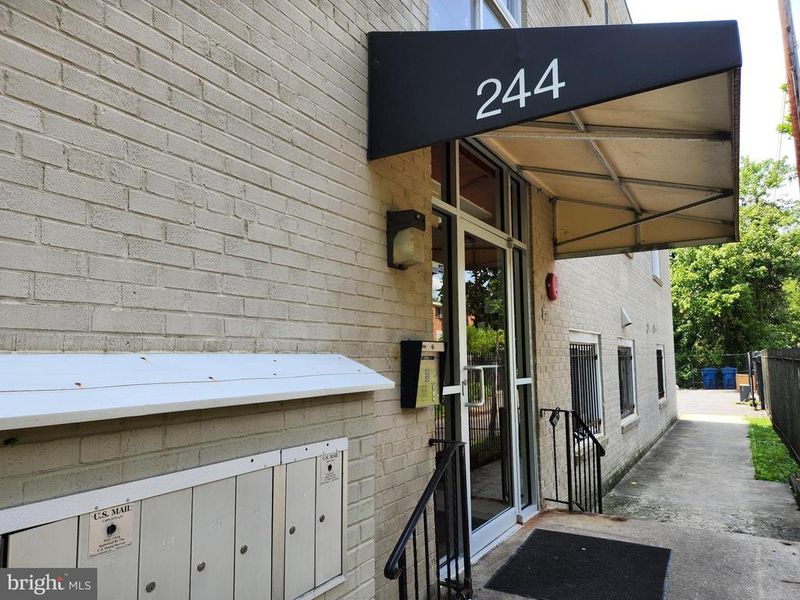 244 60th St NE #201, Washington, DC 20019