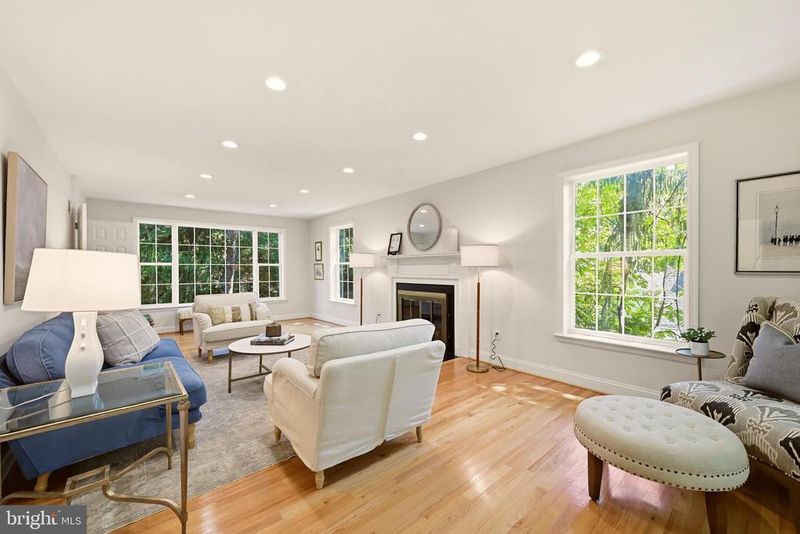 3211 Farmington Dr, Chevy Chase, MD 20815