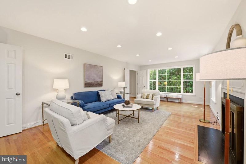 3211 Farmington Dr, Chevy Chase, MD 20815
