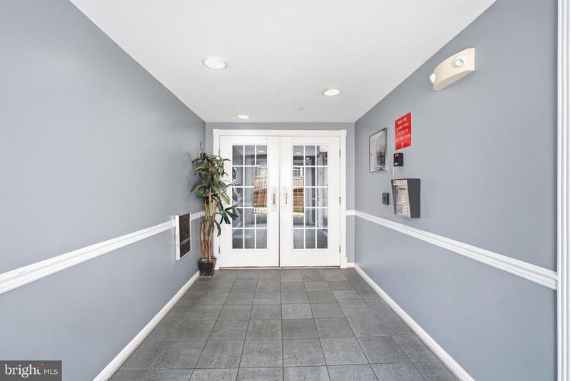 2665 Manhattan Pl #310, Vienna, VA 22180