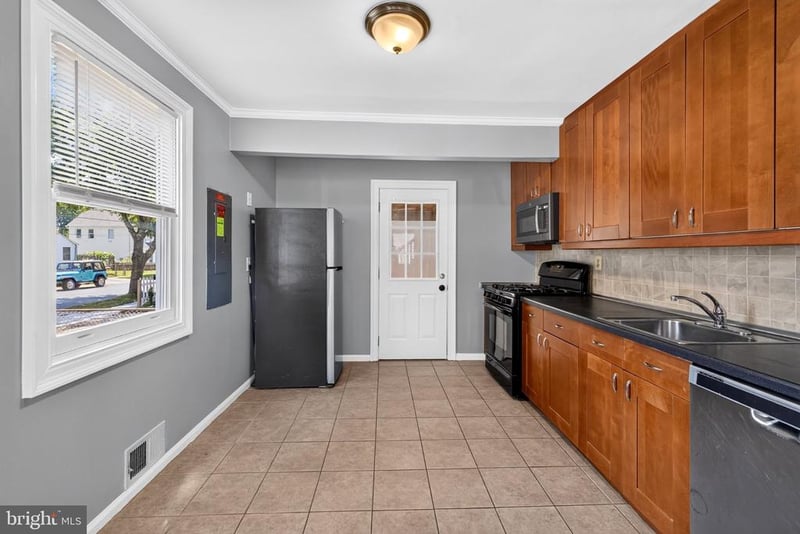 608 Burgundy Dr, Rockville, MD 20850