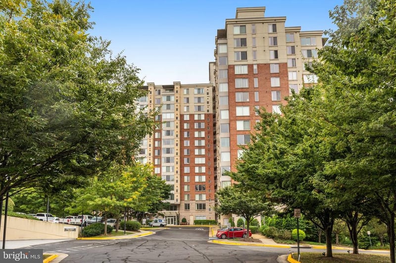 2726 Gallows Rd #417, Vienna, VA 22180