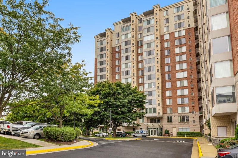 2726 Gallows Rd #417, Vienna, VA 22180