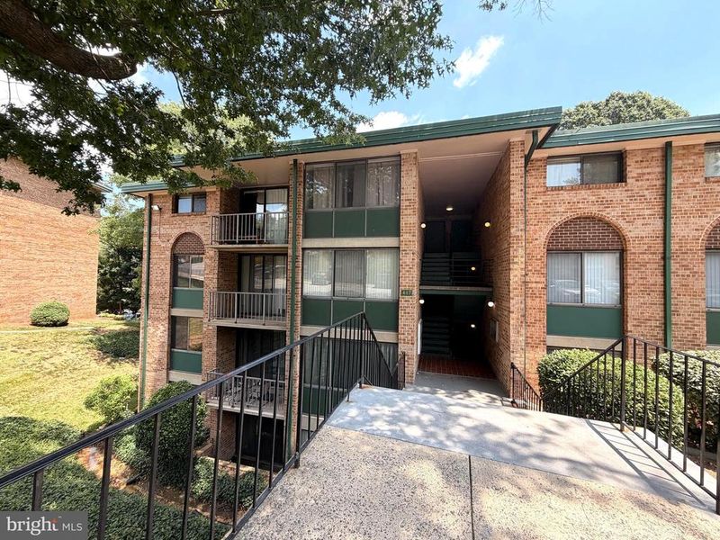 487 N Armistead St #203, Alexandria, VA 22312