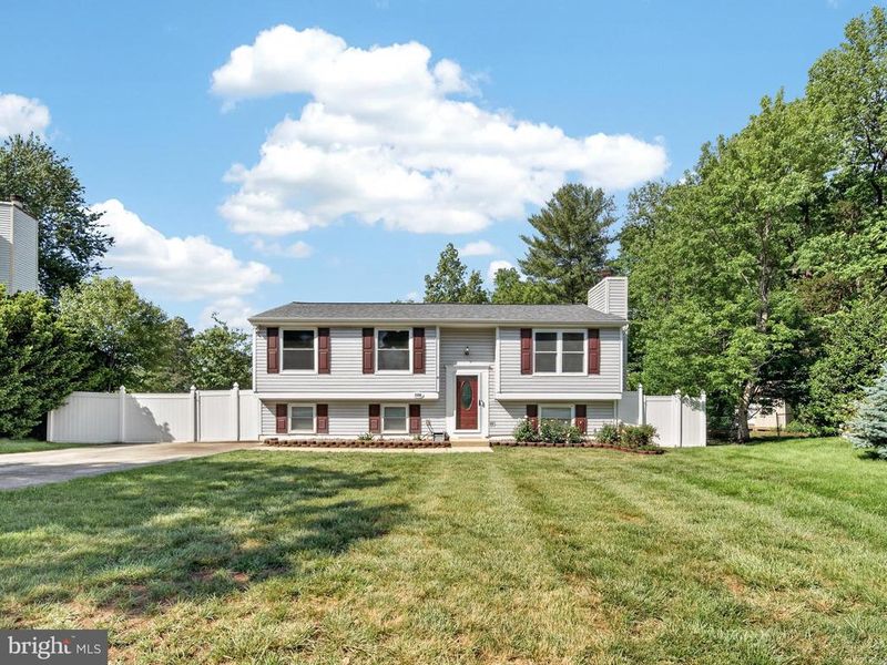 3806 Candlelight Ct, Alexandria, VA 22310