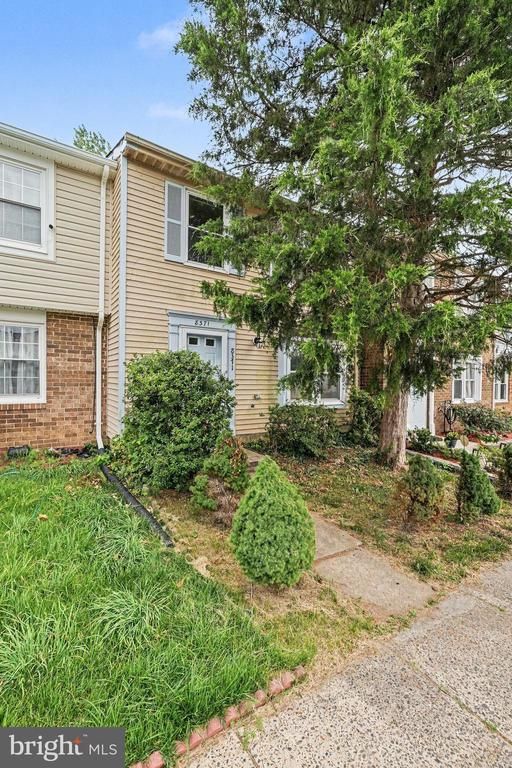 8371 Brockham Dr, Alexandria, VA 22309