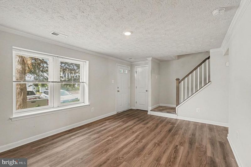 8371 Brockham Dr, Alexandria, VA 22309
