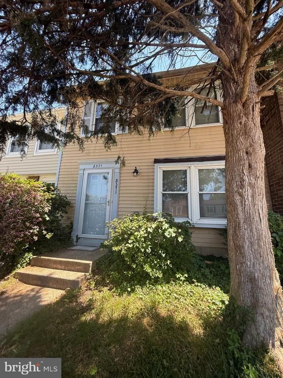 8371 Brockham Dr, Alexandria, VA 22309