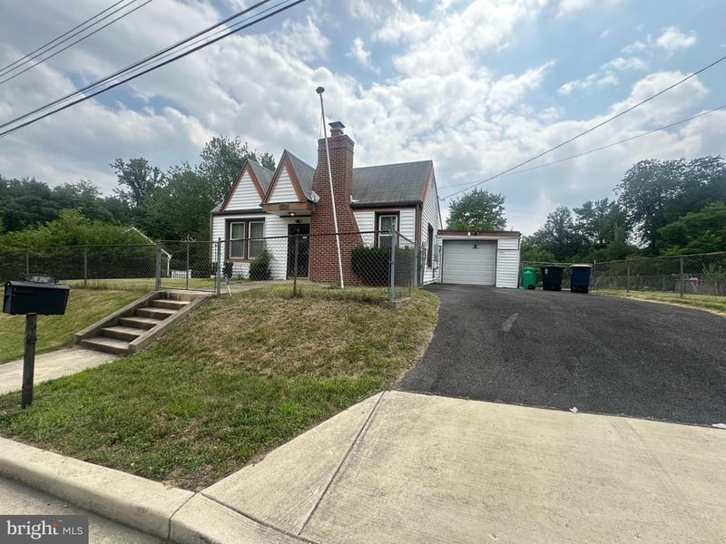 8135 Comet Dr, Fort Washington, MD 20744