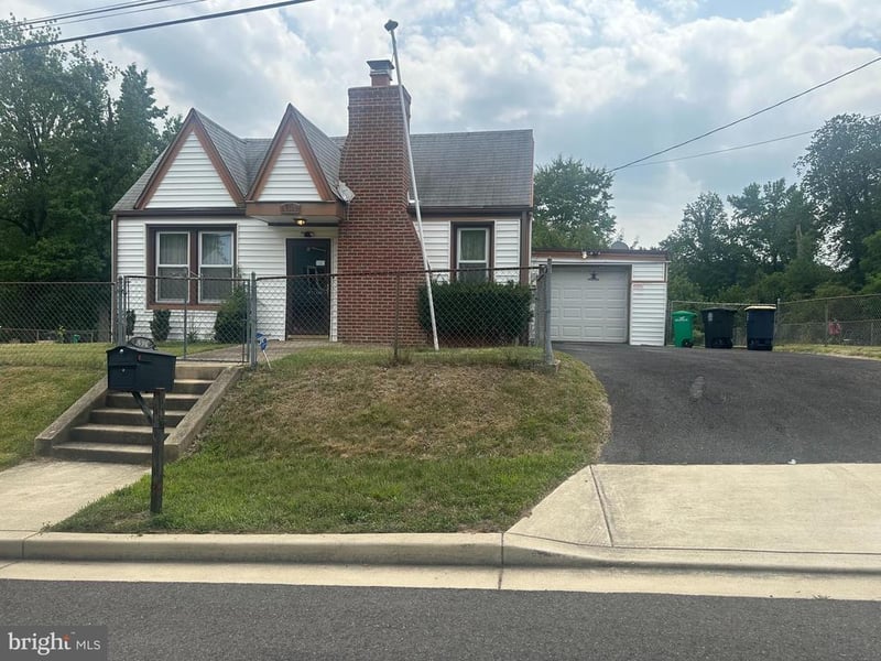 8135 Comet Dr, Fort Washington, MD 20744