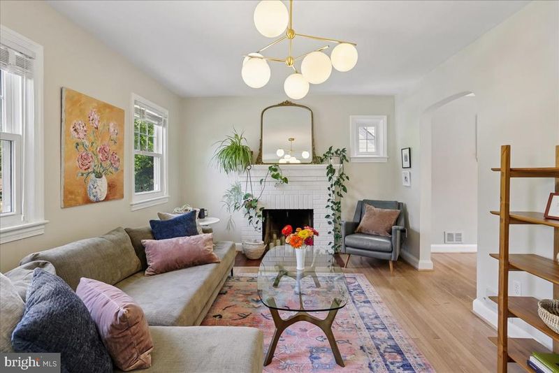 10717 St Paul St, Kensington, MD 20895