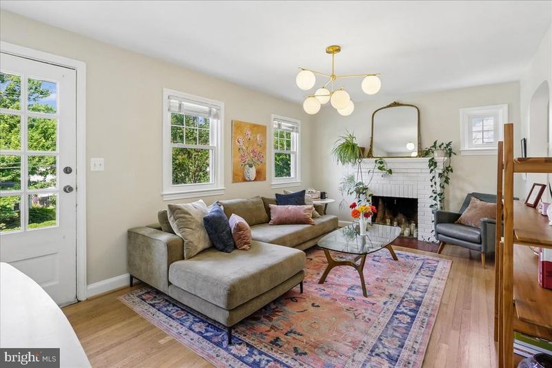 10717 St Paul St, Kensington, MD 20895