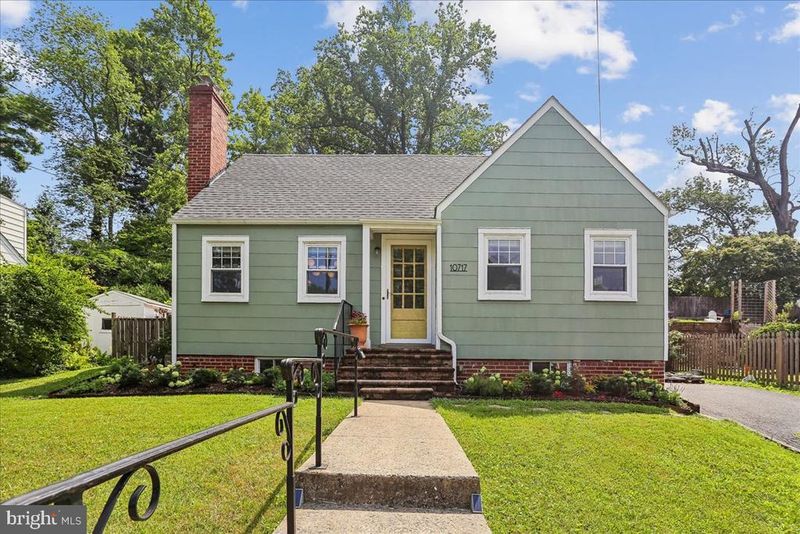 10717 St Paul St, Kensington, MD 20895