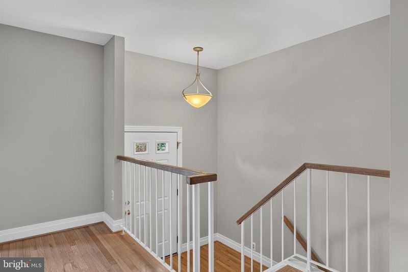 7023 Solomon Seal Ct, Springfield, VA 22152
