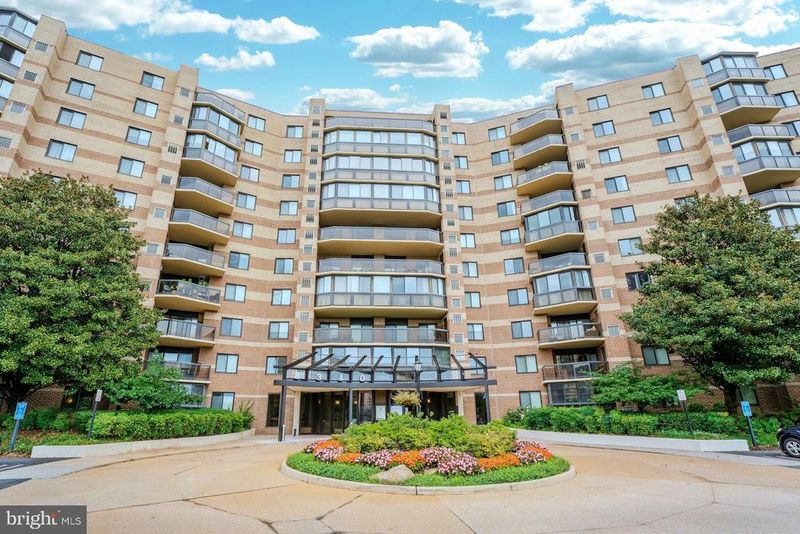 8340 Greensboro Dr #225, Mclean, VA 22102