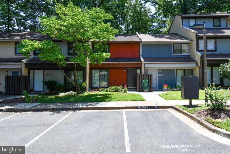 2231 Cartwright Pl, Reston, VA 20191