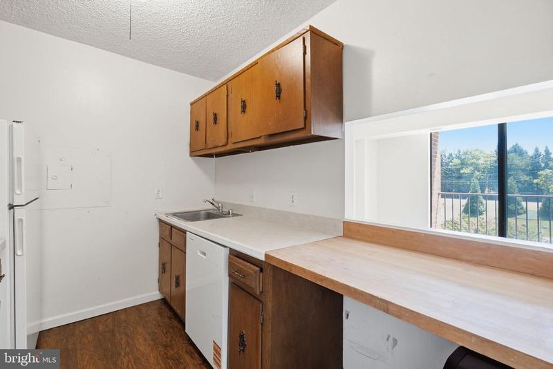 2311 Pimmit Dr #511E, Falls Church, VA 22043