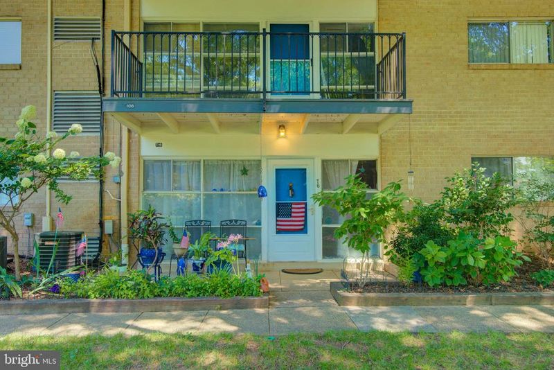 4909 Americana Dr #T6, Annandale, VA 22003