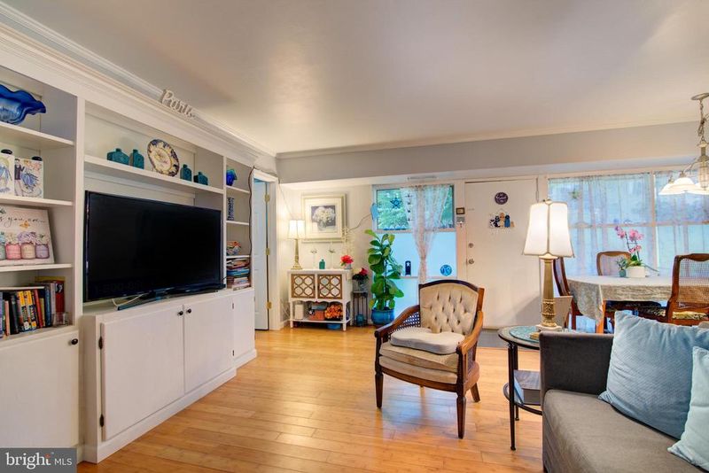 4909 Americana Dr #T6, Annandale, VA 22003
