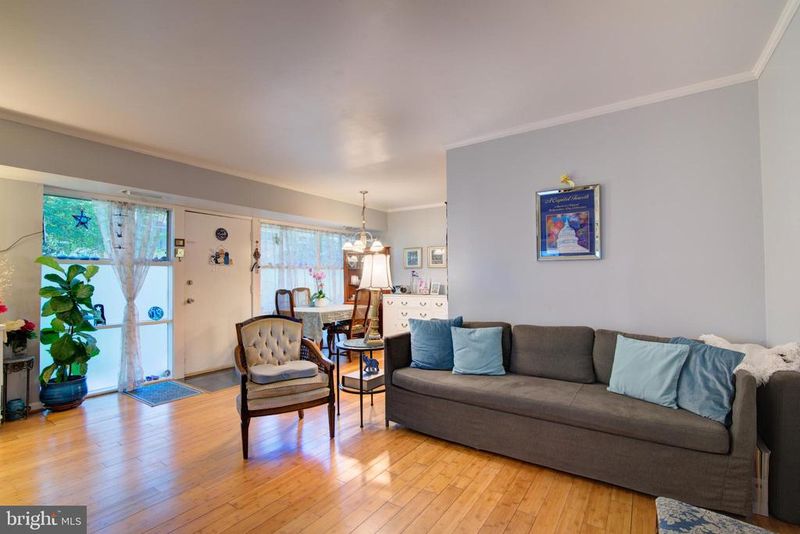 4909 Americana Dr #T6, Annandale, VA 22003