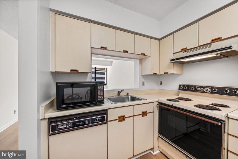 1805 Crystal Dr #315S, Arlington, VA 22202