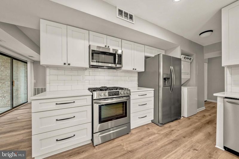 2045 Royal Fern Ct #41/11C, Reston, VA 20191