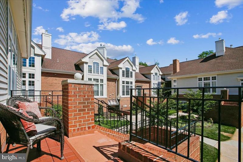 7023 Haycock Rd, Falls Church, VA 22043