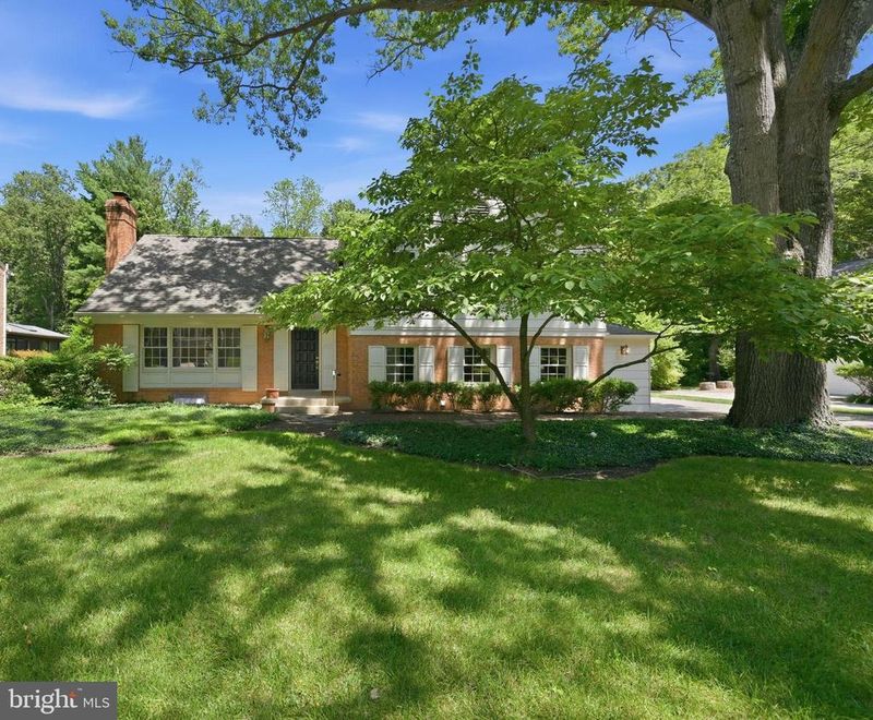 11825 Goya Dr, Potomac, MD 20854