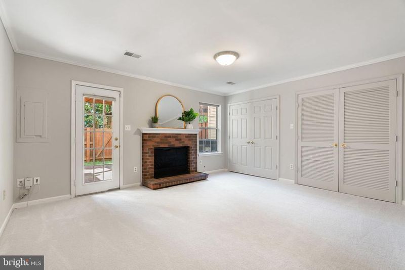 45477 Baggett Ter, Sterling, VA 20166