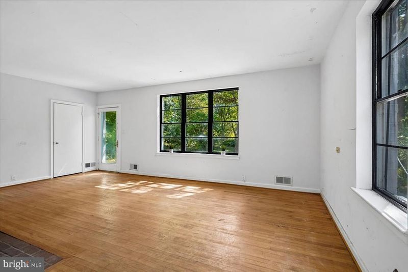 1208 Shenandoah Rd, Alexandria, VA 22308