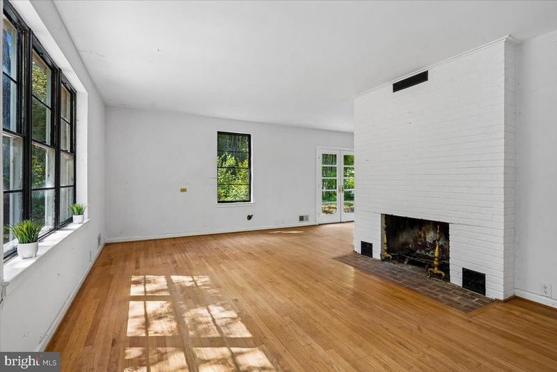 1208 Shenandoah Rd, Alexandria, VA 22308