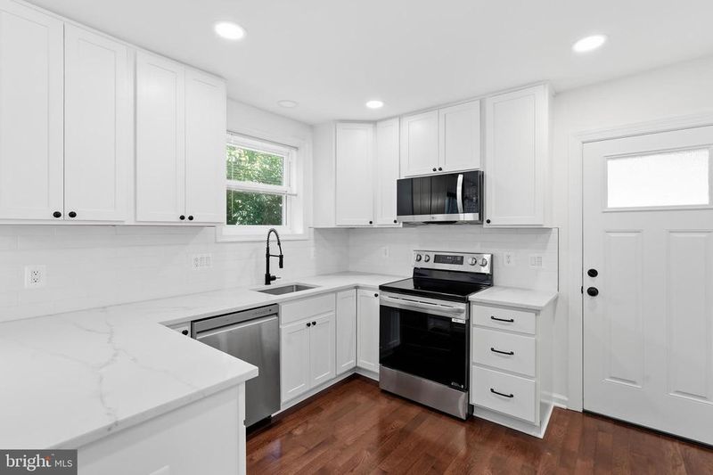 1921 Ruatan St, Hyattsville, MD 20783