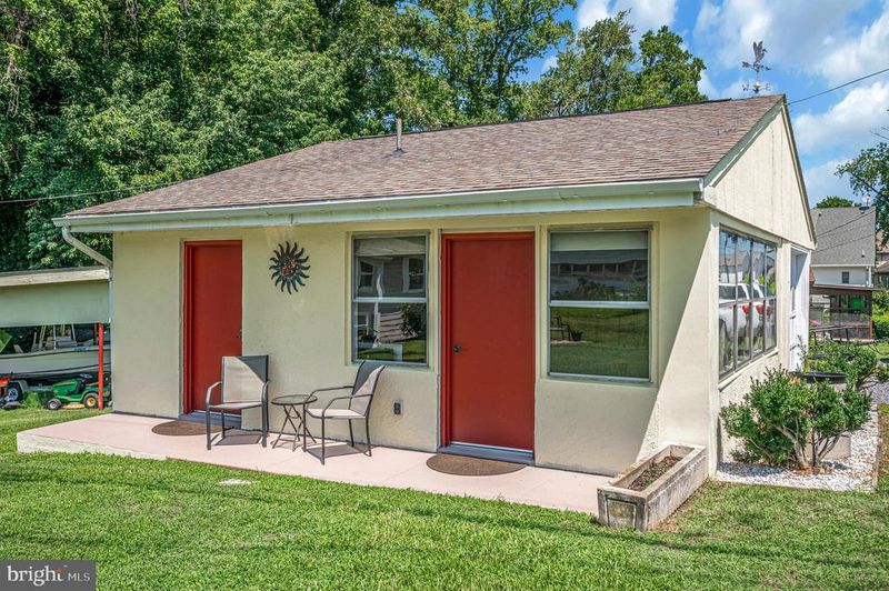 6122 7th St, King George, VA 22485