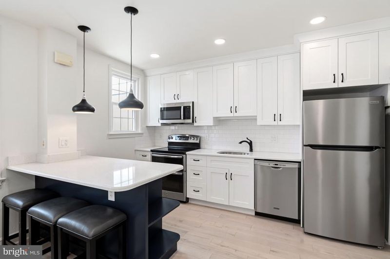 3714 T St NW, Washington, DC 20007