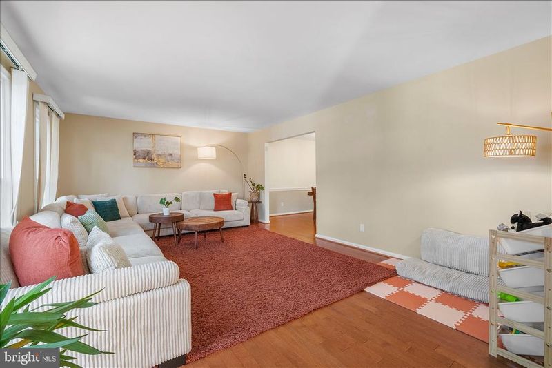 7117 Copperwood Ct, Rockville, MD 20855