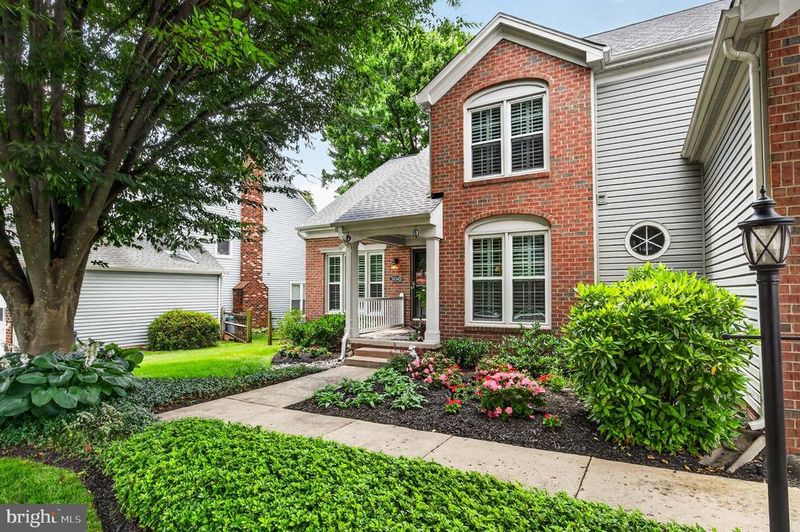 14349 Brookmere Dr, Centreville, VA 20120