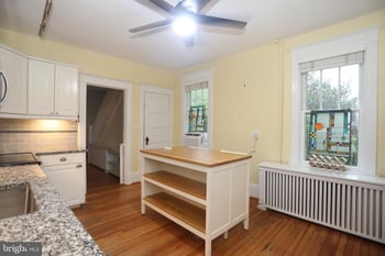 3 High St, Brookeville, MD 20833