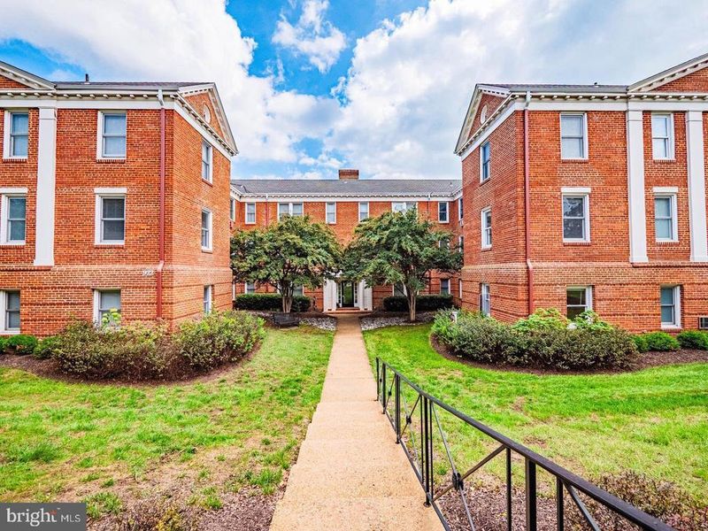 922 S Washington St #310, Alexandria, VA 22314