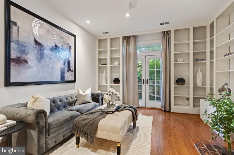 1739 N Wakefield St N, Arlington, VA 22207
