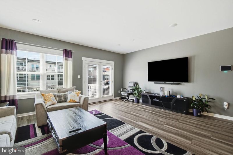 405 Gillespie Dr, Frederick, MD 21702