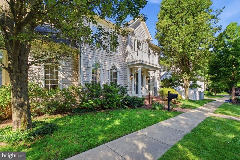 106 Dunloggin Dr, Rockville, MD 20850