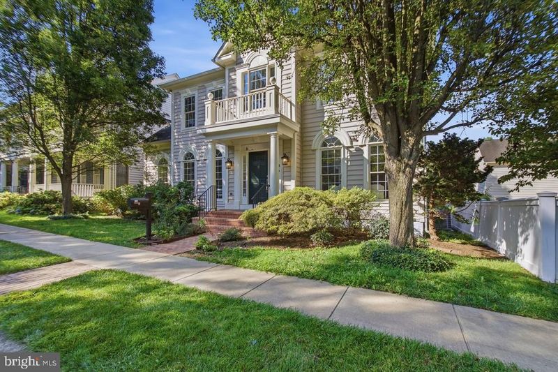 106 Dunloggin Dr, Rockville, MD 20850