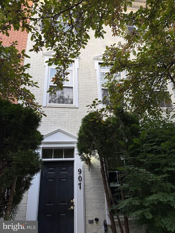 907 Pleasant Dr, Rockville, MD 20850