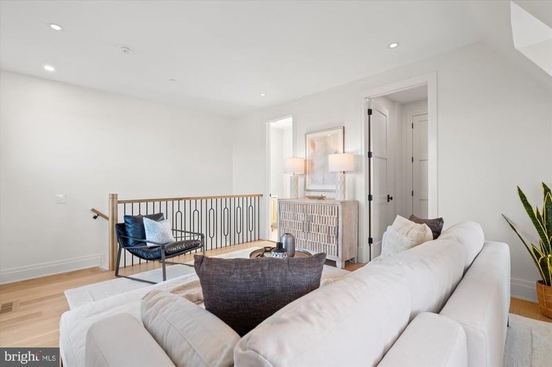 107 N West St, Alexandria, VA 22314