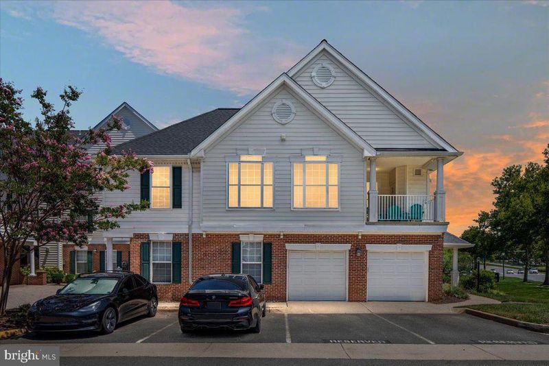 43134 Watercrest Sq #205, Chantilly, VA 20152