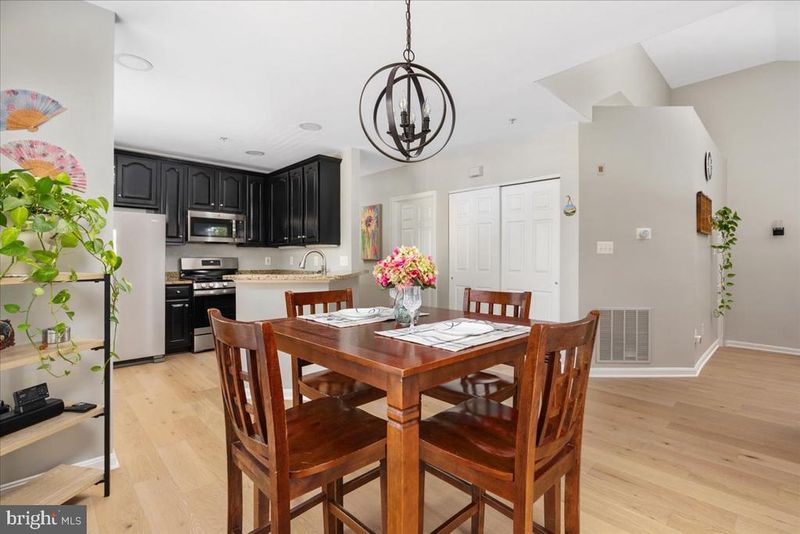 43134 Watercrest Sq #205, Chantilly, VA 20152
