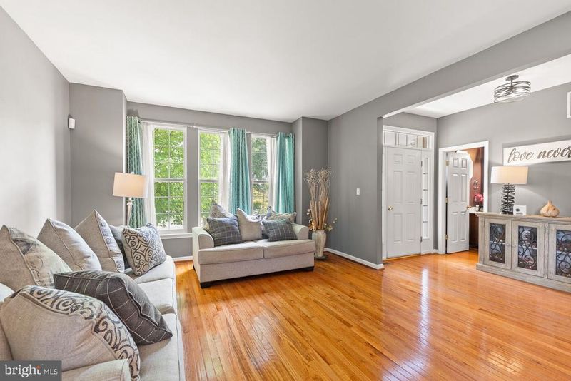 35554 Sarasota St, Round Hill, VA 20141